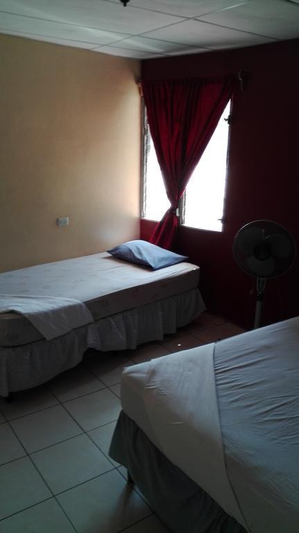 Hostal Don Frank San Carlos Esterno foto