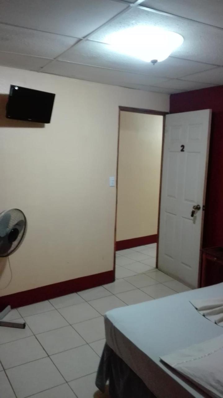 Hostal Don Frank San Carlos Esterno foto