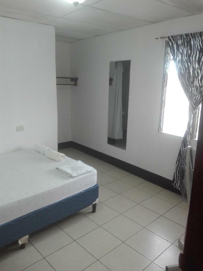 Hostal Don Frank San Carlos Esterno foto