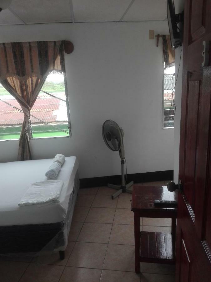 Hostal Don Frank San Carlos Esterno foto