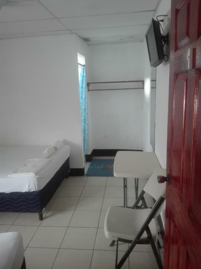 Hostal Don Frank San Carlos Esterno foto